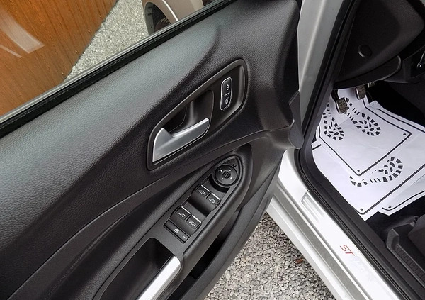 Ford Kuga cena 77900 przebieg: 58000, rok produkcji 2019 z Bielawa małe 562